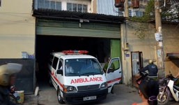 Phát hiện thi thể người đàn ông cạnh thang máy chuyển hàng